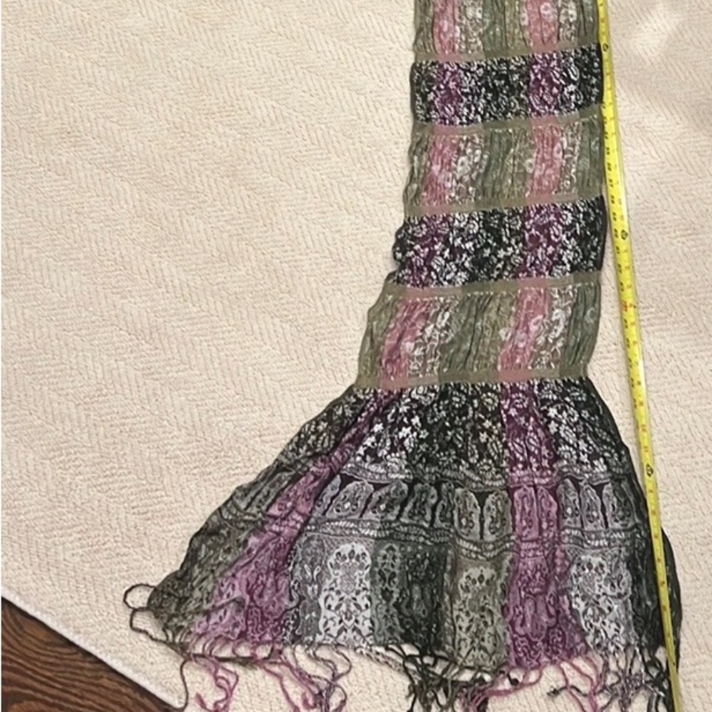 Scarf - Picture 2 of 8
